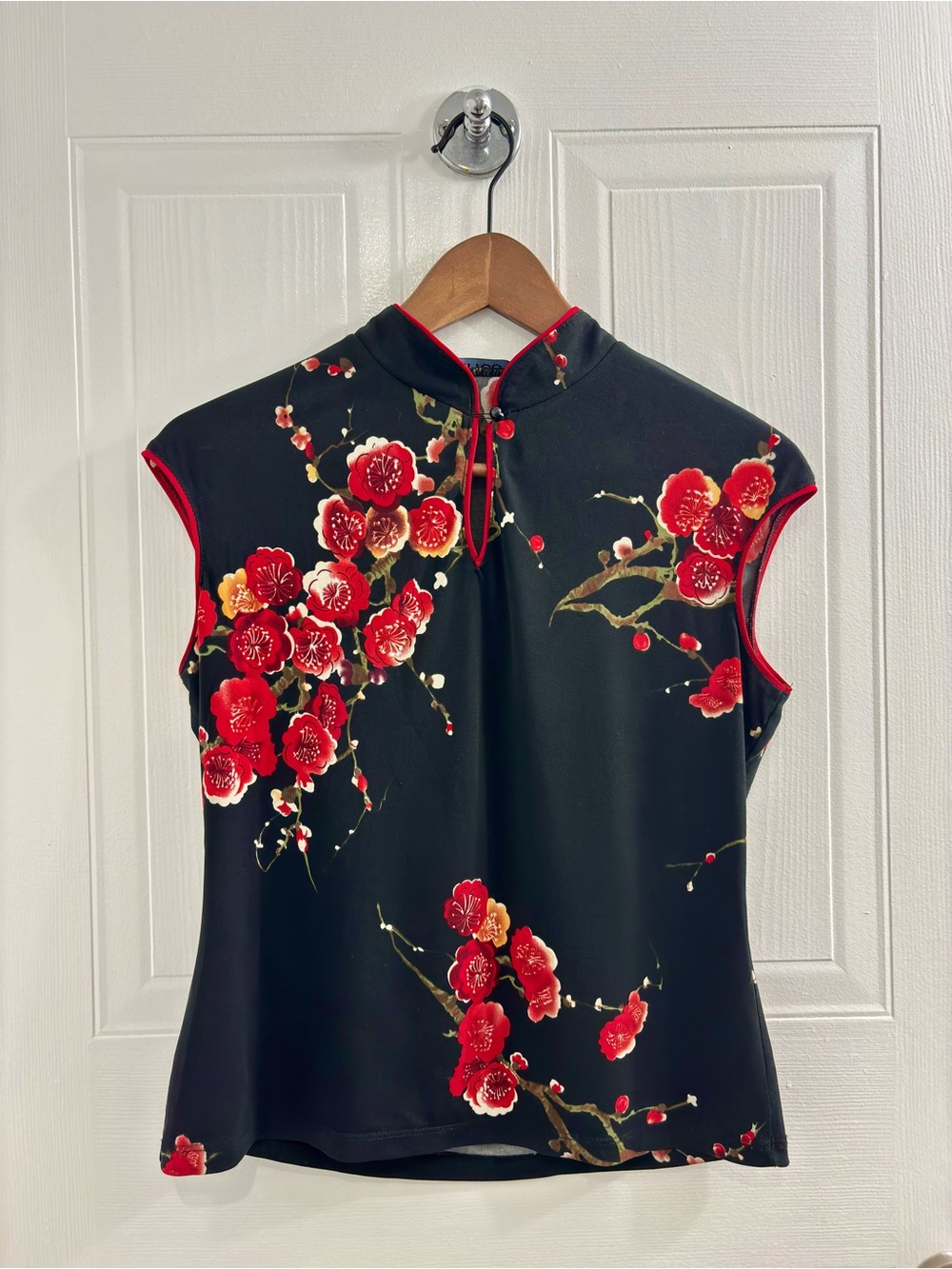 Women's Black Floral Mandarin Neck Sleeveless Top